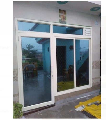 आयताकार आकार का कांच सामग्री 6 X 3 फीट आकार का सफेद और नीला एल्यूमीनियम दरवाजा आवेदन: बाहरी