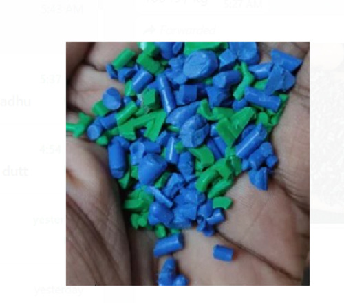 नीले और हरे रंग के एब्स प्लास्टिक ग्रैन्यूल्स का इस्तेमाल फोम के लिए किया जाता है, 25 किलो घनत्व: 940 किलोग्राम प्रति घन मीटर (किलोग्राम/एम 3)