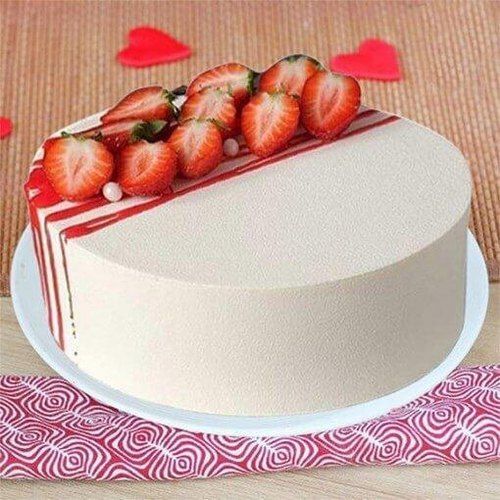 Tasty Delicious A Grade Made With Natural Ingredients Round Shape Strawberry Cake