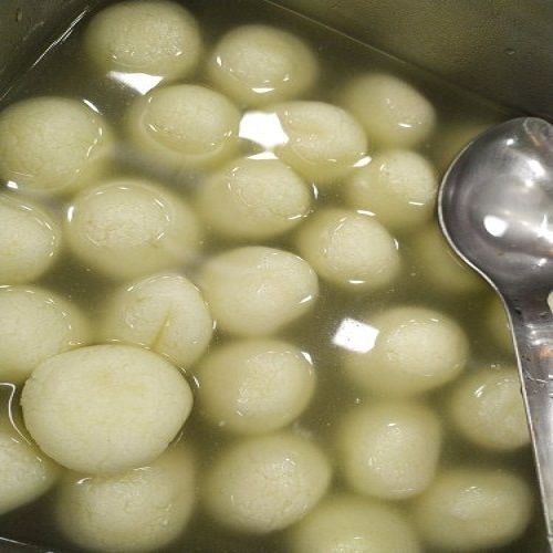 Natural and Pure Fresh White Sponge Rasgulla