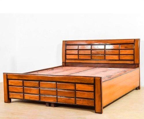 Machine Made Attractive Classic Durable Bedroom Brown Matt 72 X 75 Inch Wooden Bed