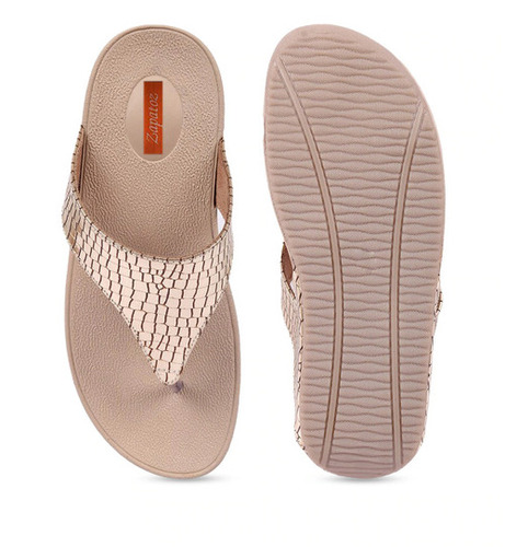 महिलाओं के कैज़ुअल वियर के लिए फैंसी लाइट वेट और आरामदायक वेज हील स्टाइलिश सैंडल