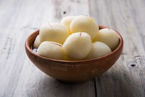 Tasty Delicious Sweet No Added Preservatives Hygienically Prepared White Rasgulla