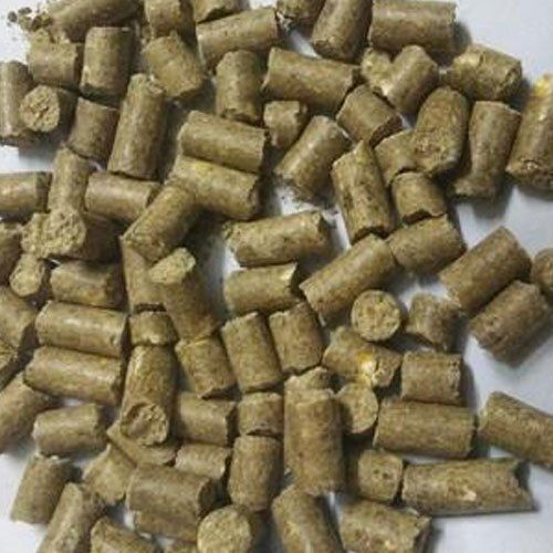 Stay Healthy Protein Essential Fatty Acids Minerals And Vitamins Enriched Maize Cattle Feed Pellet Application: Water