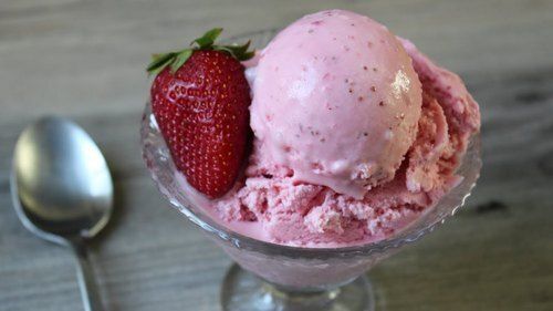  यम्मी हाइजीनिकली प्रोसेस्ड माउथ वॉटरिंग टेस्टी स्वादिष्ट स्ट्राबेरी आइसक्रीम 
