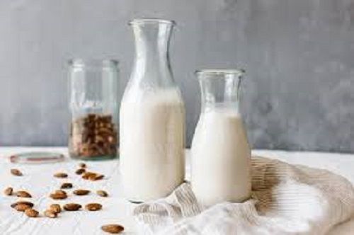 Hygienically Prepared Rich In Protein Healthy White And Fresh Natural Cow Milk