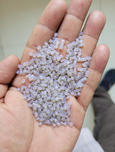 प्लास्टिक बक्से और कंटेनर सामग्री पारदर्शी सफेद LDPE ग्रैन्यूल्स घनत्व: 50 ग्राम प्रति घन मीटर (G/M3)