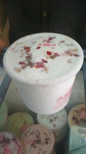 हाइजीनिक रूप से पैक की गई स्मूथ क्रीमी रिच फ्लेवर्ड माउथमेल्टिंग फ्रूटी आइसक्रीम 