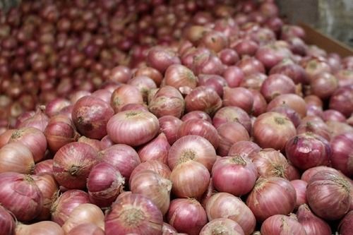 Pure And Fresh A Grade Medium Size Common Cultivated Red Onion ,1 Kg 
