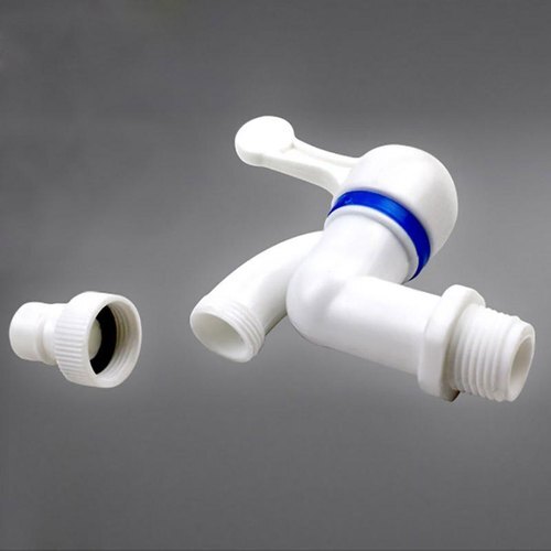 हल्का और दीवार पर लगने वाला अनब्रेकेबल व्हाइट पीवीसी प्लास्टिक वाटर टैप मोटाई: 6 मिलीमीटर (मिमी)