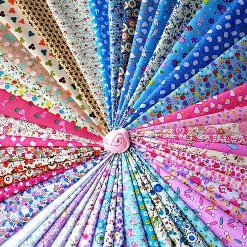 आरामदायक और धोने योग्य मल्टी कलर प्रिंटेड कॉटन फ़ैब्रिक