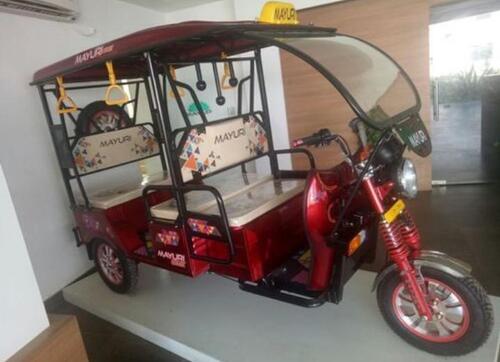 Durable Heavy Duty Auto Battery Operated Black And Red Electric Rickshaw