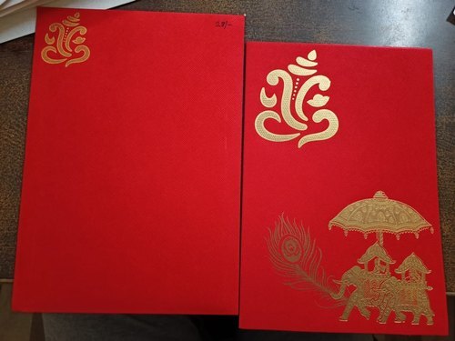 रेक्टैंगुलर लाइट वेट एलिगेंट एंड ब्यूटीफुल डिज़ाइन रेड वेडिंग कार्ड्स