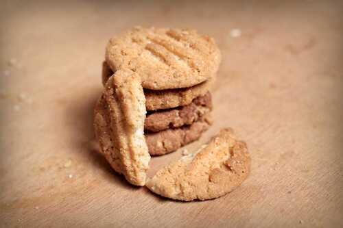 Wholesale Rate Sweet Taste Crunchy And Crispy Almond Cookies For Snacks Packaging: Single Package