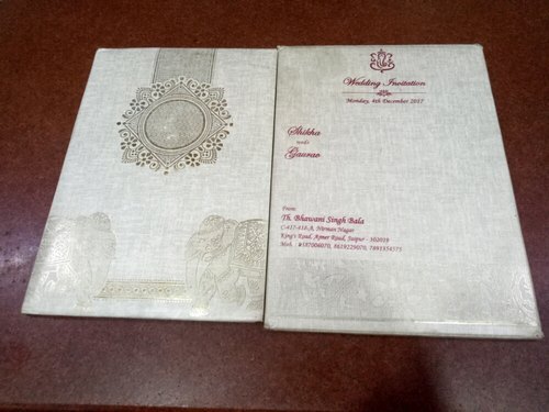 लाइट वेट एलिगेंट एंड ब्यूटीफुल डिज़ाइन रेक्टैंगुलर वेडिंग इनविटेशन कार्ड्स