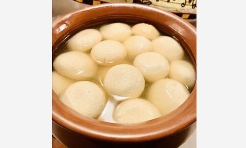 Tasty And Spongy 2.4Gram Protein 14.8Gram Carbohydrate White Rasgulla Carbohydrate: 14.8 Grams (G)