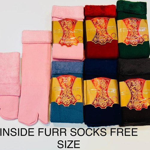 विभिन्न रंग उपलब्ध हैं मशीन वॉश, फ्री साइज और महिलाओं के लिए हाई स्ट्रेचेबल टाइप स्नो सॉक्स