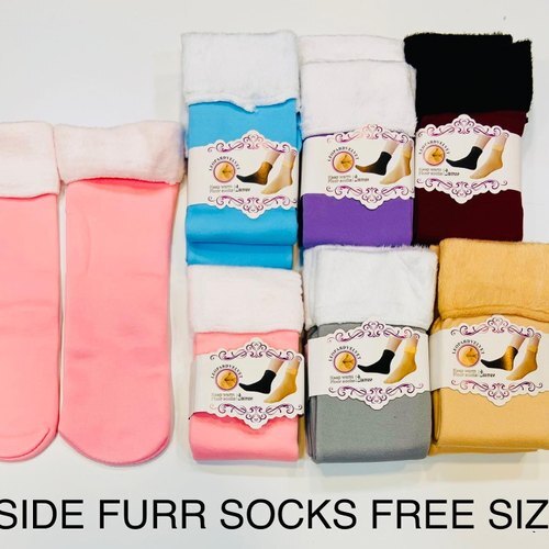 विभिन्न रंग उपलब्ध हैं मशीन वॉश, महिलाओं के लिए फ़्री साइज़ और स्ट्रेचेबल टाइप स्नो सॉक्स