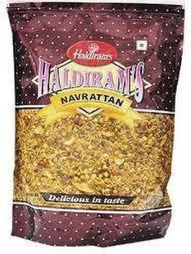 Pack Of 1 Kilogram Tasty And Crispy Ready To Eat Haldiram Navratan Namkeen  Carbohydrate: 16.7 Percentage ( % )