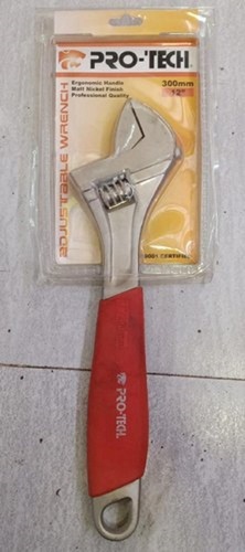 मेटल बॉडी के साथ लाइट वेट और रेड कलर एडजस्टेबल रिंच