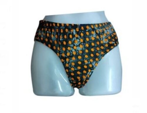 पीले बिंदीदार प्रिंट के साथ काला आरामदायक और नरम सूती पैंटी