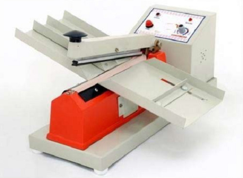 हैवी ड्यूटी ऑरेंज एंड व्हाइट माइल्ड स्टील मटेरियल हैंड सीलिंग मैनुअल मशीन फिलिंग क्षमता: 2000 टन/डे