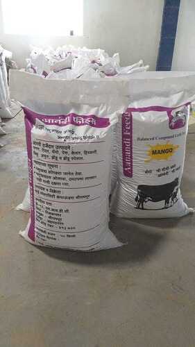  50 किलो भूरे रंग का पैक गाय और भैंस के पशुओं के लिए 22% प्रोटीन पोषण 