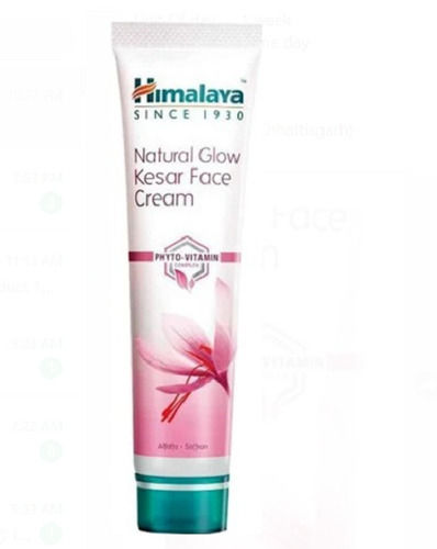 Smooth Texture Form Himalaya Natural Glow Kesar Face Cream