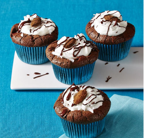 Round Delicious Taste Chocolate Flavor Topped With Cream Muffins Cake Cups Fat Contains (%): 10 Grams (G)