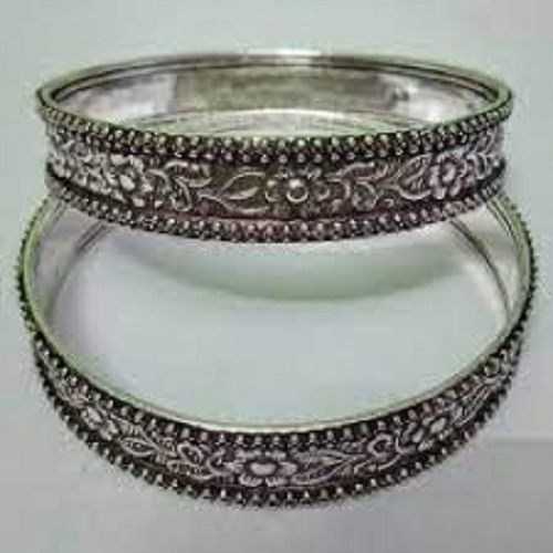 Antique Elegant Appearance Lightweight Skin Friendly Silver Metal Ladies Bangles