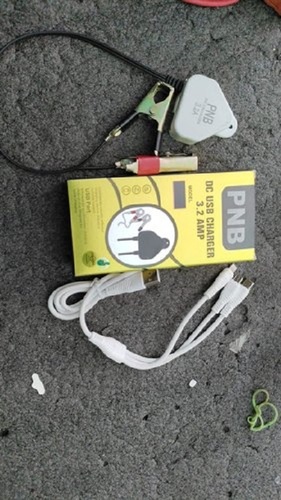 Plastic Convenient Design Built-In Led Flashlight And Usb Port Compatible White Dc Mobile Charger