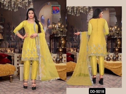 Comfortable And Breathable Yellow Color Medium Size Fancy Printed Suit For Ladies Decoration Material: Sequins