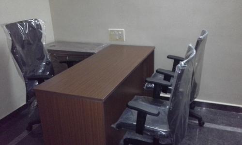 Highly Durable Easy Matainence Brown Wooden L Shape Office Table