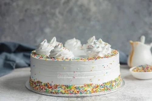 Pack Of 1 Kilogram Sweet And Delicious White Vanilla Birthday Cake