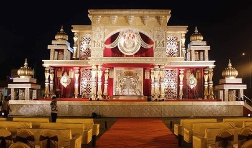 Royal Wedding Stage - Fiber Material, Size: 12x70 Feet, Golden and Red Design | Trendy Wedding Decoration
