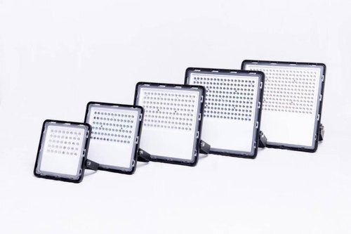 एल्यूमीनियम उच्च गुणवत्ता वाली सामग्री, उचित दरें और कूल व्हाइट कलर एलईडी फ्लड लाइट