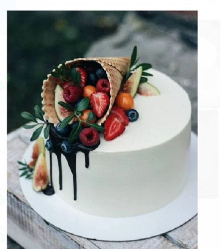 White Color Fruits Extract Round Shaped Sweet And Delicious Birthday Cake  Additional Ingredient: Sugar