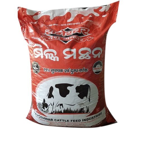 पोषक तत्वों से भरपूर रासायनिक और ग्लूटेन मुक्त स्वस्थ, पचने में आसान मवेशियों का चारा आवेदन: पानी