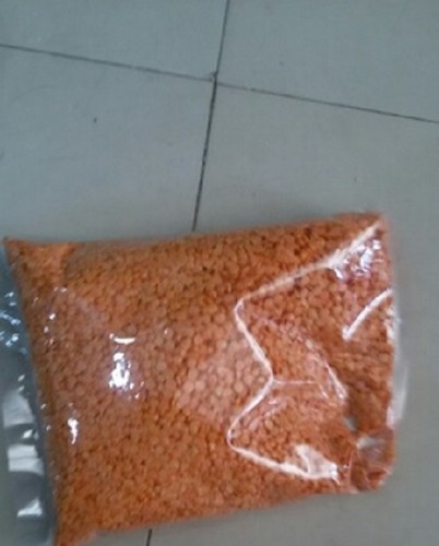 खाना पकाने के लिए प्रोटीन और फाइबर से भरपूर 100% प्राकृतिक मसूर दाल को हाइजीनिक रूप से पैक करें