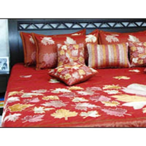 श्रिंक रेसिस्टेंट ब्रीथेबल रेड कलर फ्लोरल प्रिंट मॉडर्न डिज़ाइन बेड कवर, यूज़्ड होम एंड होटल्स