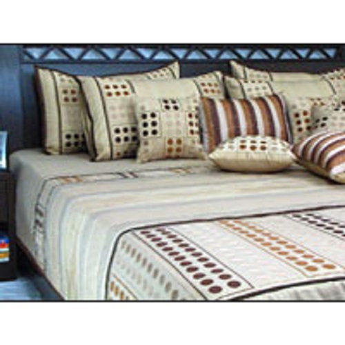 100% कॉटन ड्यूरेबल और हवा पार होने योग्य क्रीम कलर डॉटेड प्रिंटेड डिज़ाइन बेड कवर, यूज़्ड होम एंड होटल्स