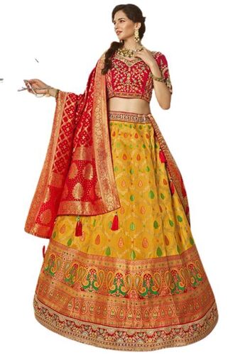 women banarasi lehnga