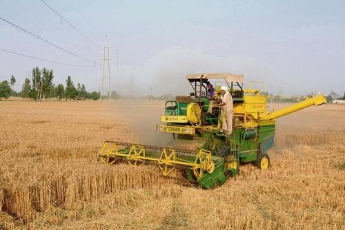 Metal Rust Resistance Harvest Machine For Agriculture Sector(Long Functional Life)