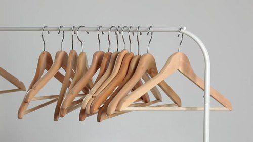 Various Colors Are Available Wooden Top Hanger With High Weight Holding Capacity And Metal Hook