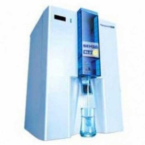 Blue Plastic 10-15 Liter Watt 25 Volt 220 4 Kg Weight Home Usage Water Purifier