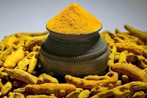 Perfectly Blended Golden Yellow Turmeric Spice, Packaging Size: 25Kg