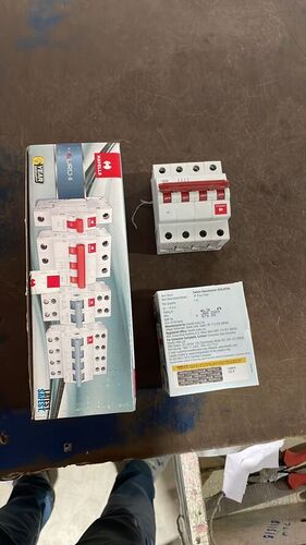 रेड एंड व्हाइट फोर पोल हैवेल्स मैक चेंजओवर स्विच 40a