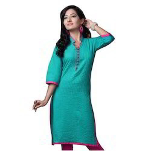 ग्रीन क्लासिक स्टाइल और फॉर्मल वियर 3/4 स्लीव महिलाओं के लिए प्लेन पैटर्न कॉटन कुर्ती के साथ