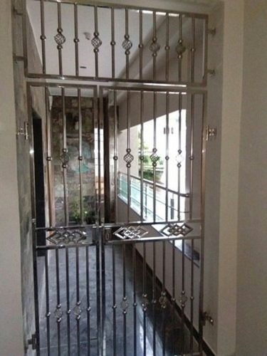 आसानी से इकट्ठा किया हुआ आयताकार मजबूत और लंबे समय तक चलने वाला संक्षारण प्रतिरोधी स्टेनलेस स्टील सुरक्षा द्वार