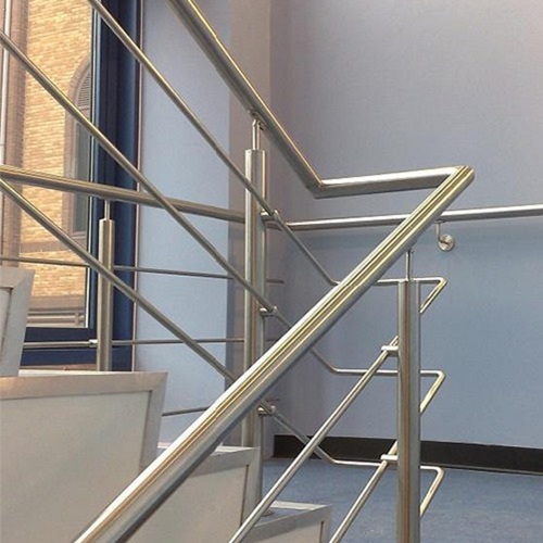 मज़बूत और लंबे समय तक चलने वाली रस्ट प्रूफ स्टेनलेस स्टील एंटीक डिज़ाइनर रेलिंग